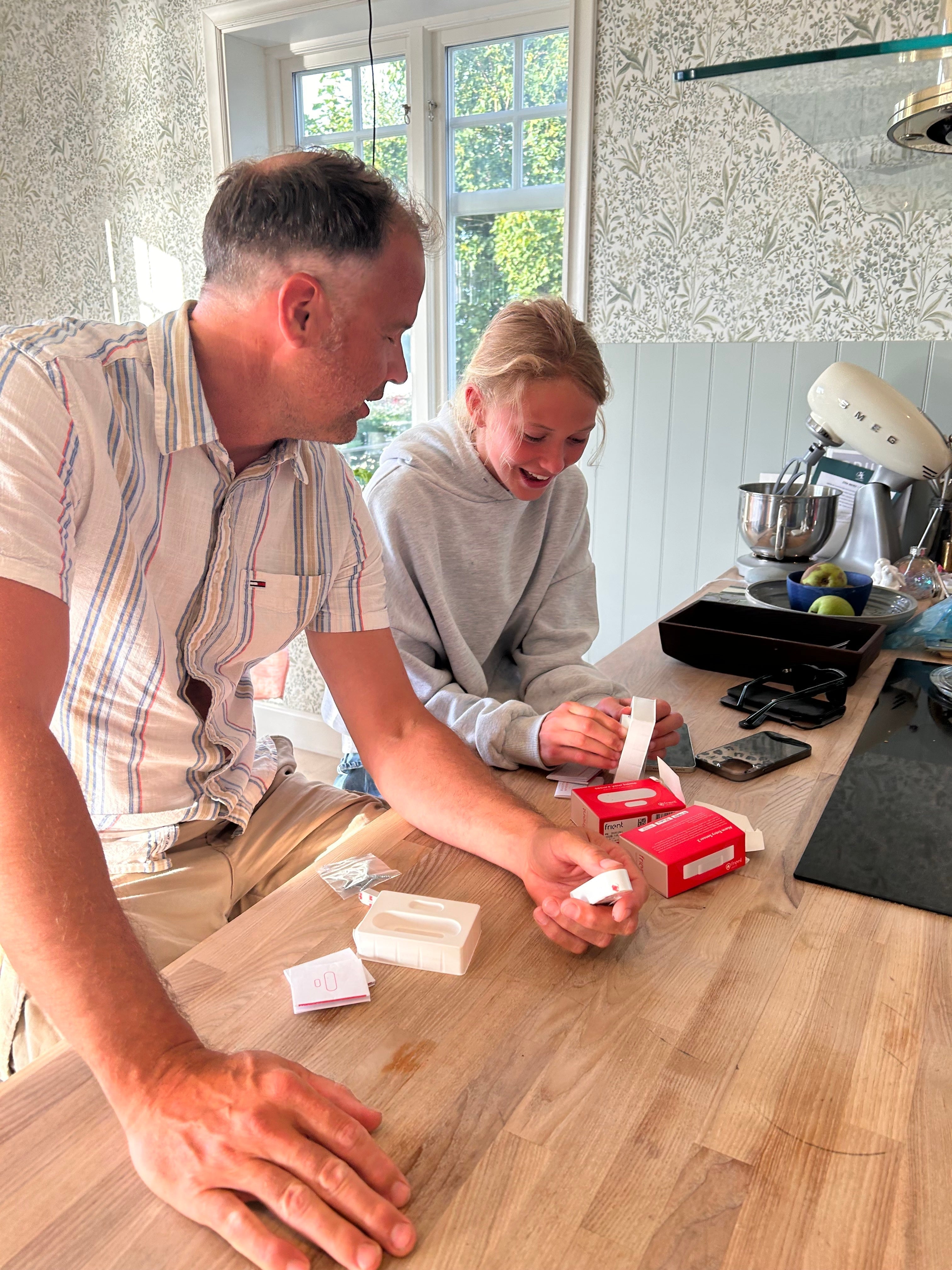 Packar upp Larmifys utrustning